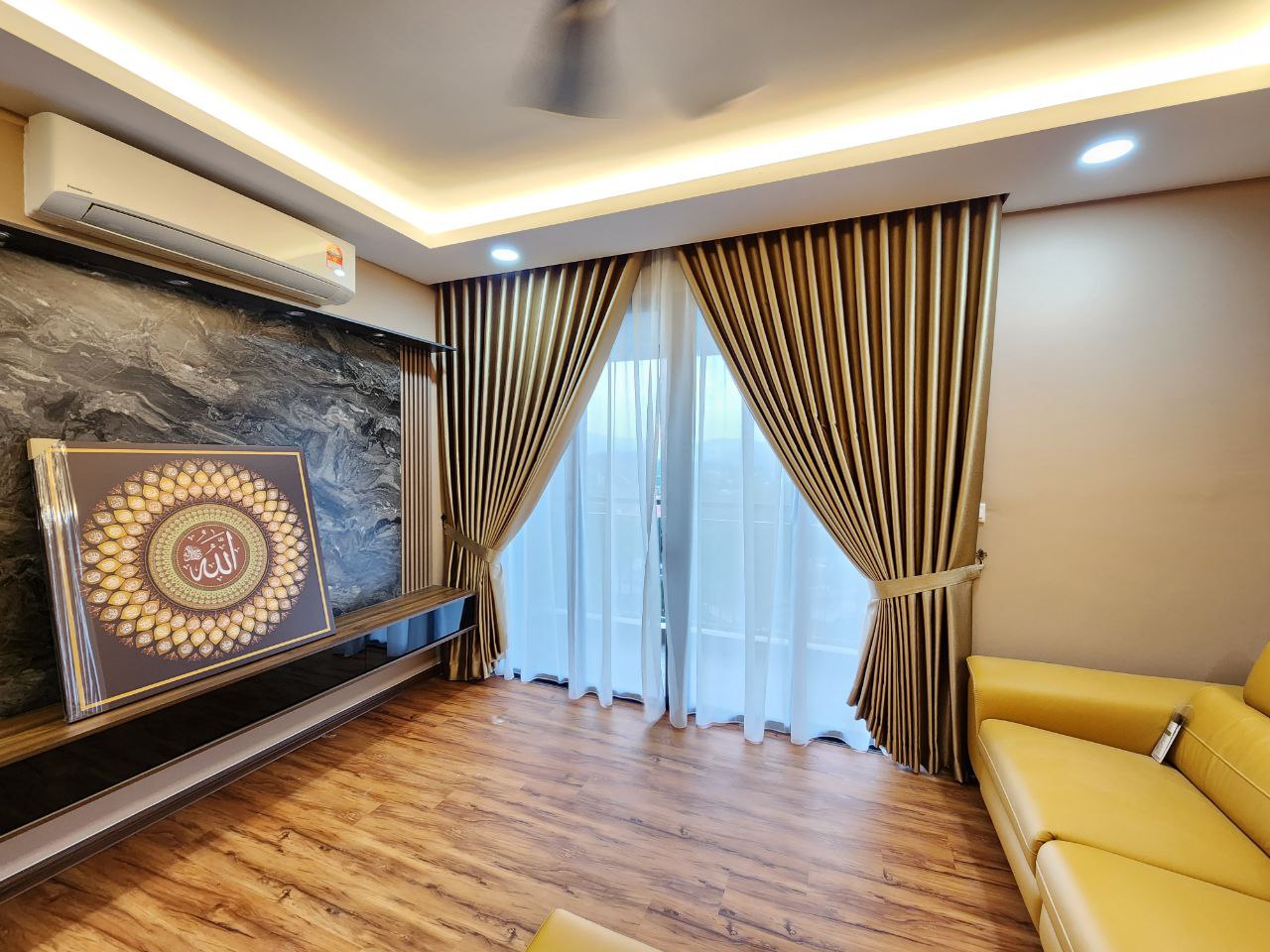 Elegant S-Fold curtains with a translucent sheer