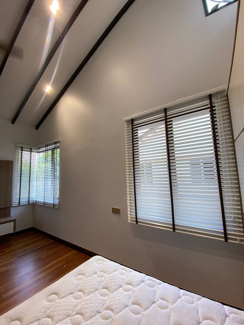 Natural timber blinds for a cozy and rustic ambiance